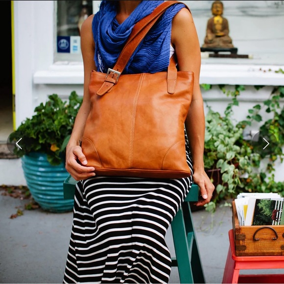 Floto Tavoli Shoulder Bag - Picture 12 of 14